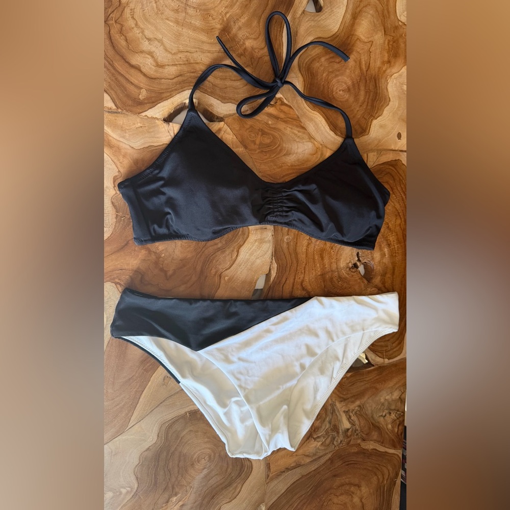 Victoria's Secret two tone Black and White Bikini swimsuit Set size M